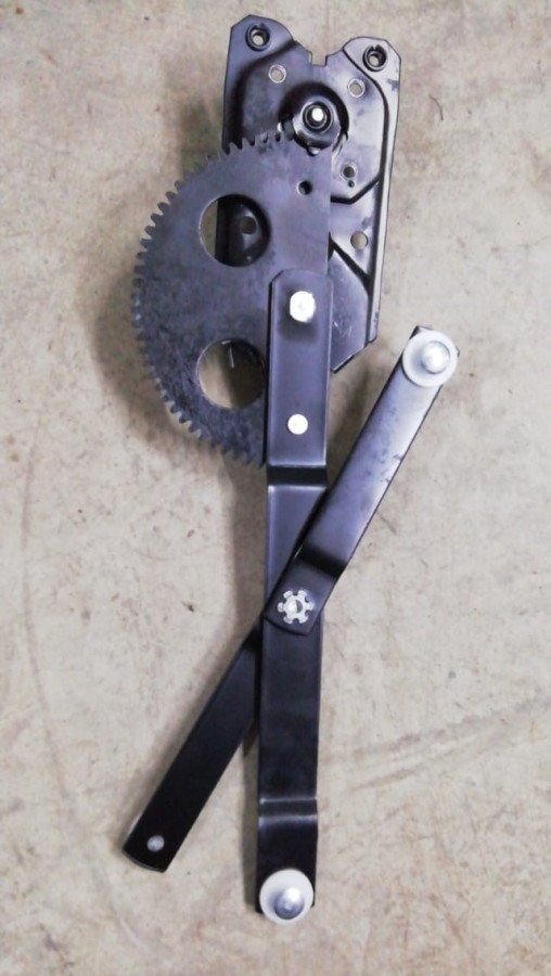 Стеклоподъемник 700.67.08.390 двери правой старого образца К-700А