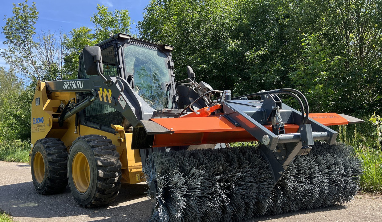 Щетка коммунальная для мини-погрузчика