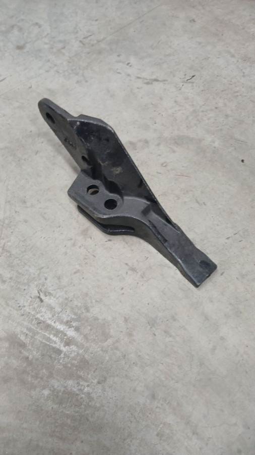 Зуб 531-03209 JCB боковой