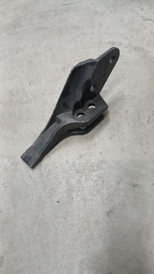 Зуб 531-03208 JCB боковой